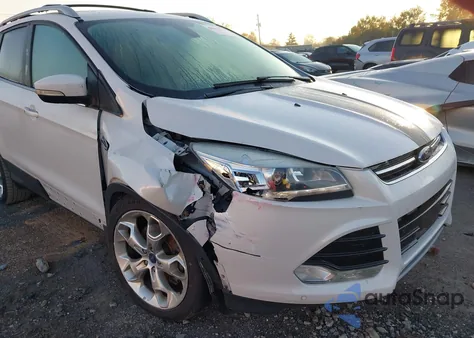 2013 Ford Escape Titanium z USA, uszkodzony, nr VIN 1FMCU0J96DUB14111